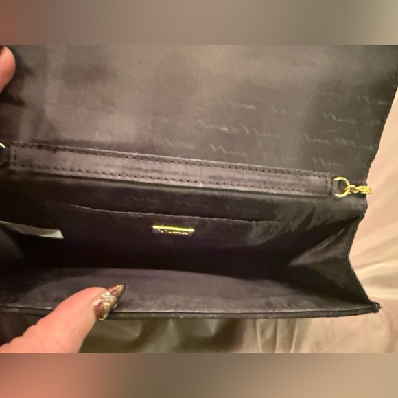 NWOT Nina Vintage Y2K Black/Gold Clutch w/ Bow Embellishment & Chain Strap - Picture 7 of 11
